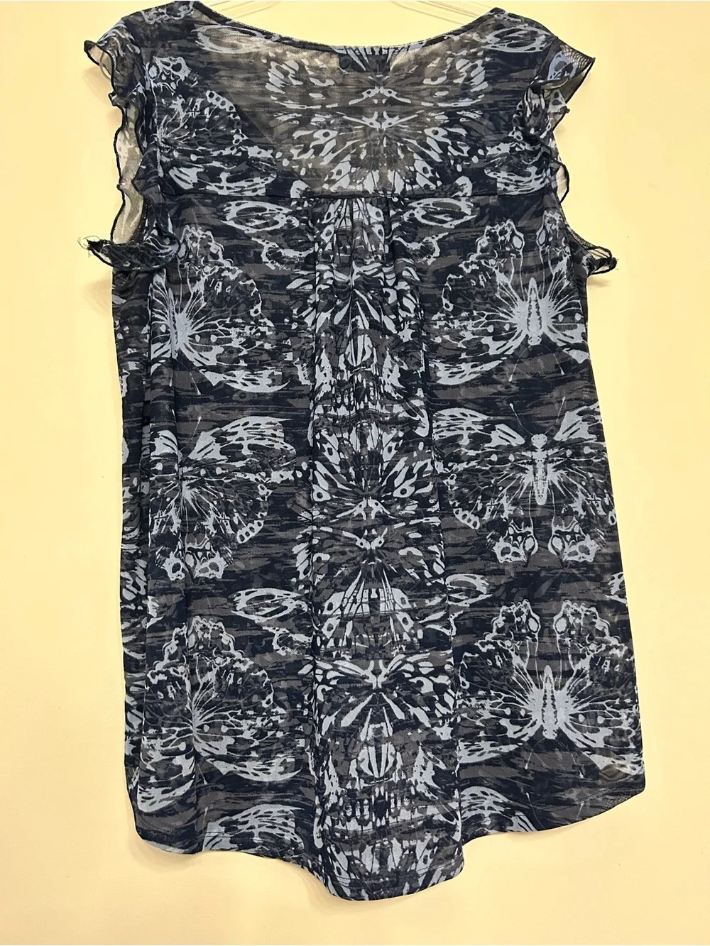 Lane Bryant Navy and Light Blue Butterfly-Print Sleeveless V-Neck Top Size 14/16 - Picture 2 of 8